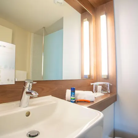 Campanile Est - La Cité 3*