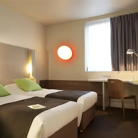 Campanile Est - La Cité 3*