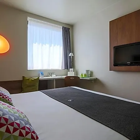 Hotel Campanile Est - La Cité 3*