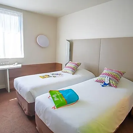 Отель Campanile Est - La Cite 3*