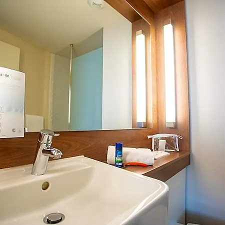 Отель Campanile Est - La Cite 3*