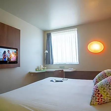 Отель Campanile Est - La Cite 3*