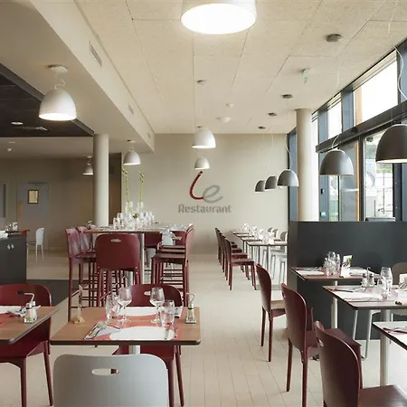 Campanile Est - La Cité 3*